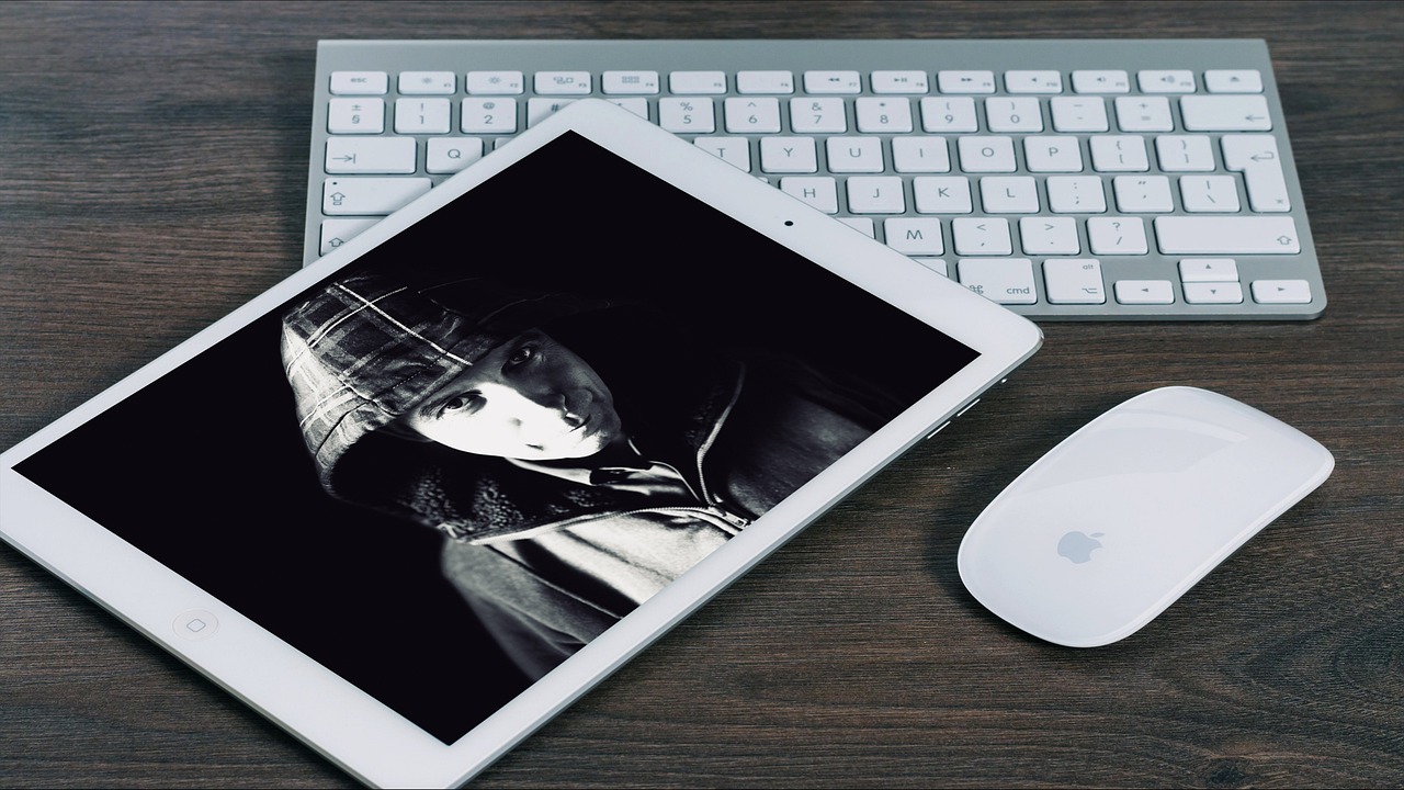 découvrez les avantages et les défis du télétravail. apprenez comment optimiser votre efficacité, maintenir la communication avec vos collègues et équilibrer vie professionnelle et personnelle tout en travaillant à distance.