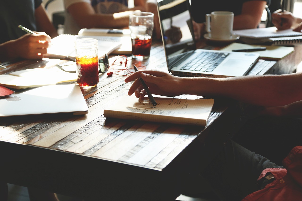 Quels sont les partenariats du comité d’entreprise Gares et Connexions en 2025 ?