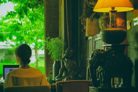 découvrez les avantages et les défis du travail à distance. apprenez comment maximiser votre productivité, maintenir un bon équilibre entre vie professionnelle et vie privée, et profiter des opportunités offertes par le télétravail.