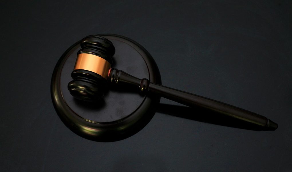 découvrez tout ce qu'il faut savoir sur le litigation : définition, étapes clés des procédures judiciaires, conseils pour réussir vos litiges, et rôle des avocats en matière de contentieux.