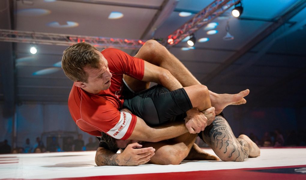découvrez tout sur le mma : actualités, techniques, combattants célèbres et événements à ne pas manquer. plongez dans l'univers fascinant des arts martiaux mixtes !