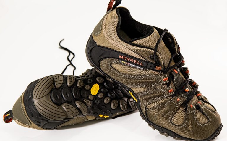 découvrez nos bandes antidérapantes pour escaliers, conçues pour améliorer la sécurité et prévenir les chutes grâce à une adhérence optimale.